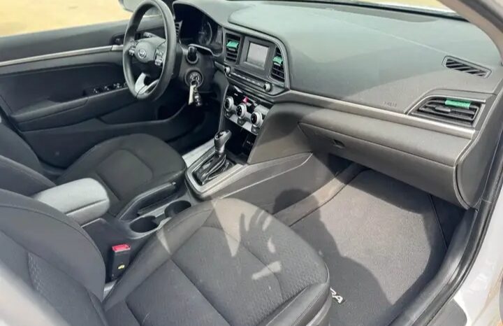 
								2020 HYUNDAI ELANTRA CLEAN TITLE  cheap on gas full									