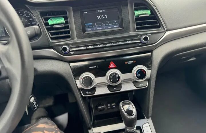 
								2020 HYUNDAI ELANTRA CLEAN TITLE  cheap on gas full									