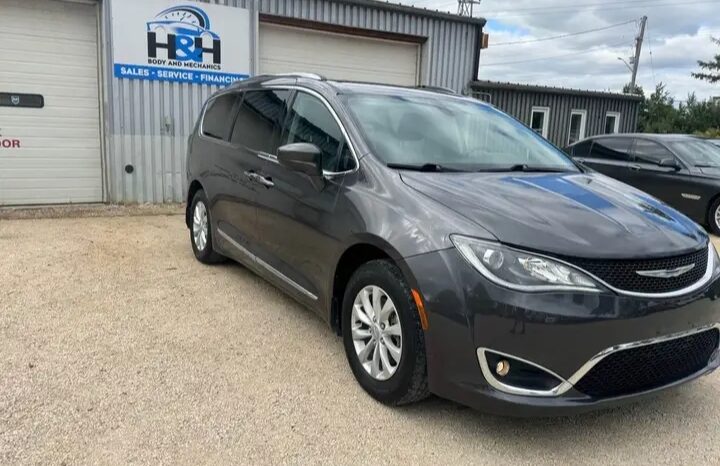 
								2018 CHRYSLER PACIFICA,TOURING-L CLEAN TITLE FULLY LOADED full									