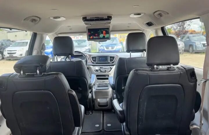 
								2018 CHRYSLER PACIFICA,TOURING-L CLEAN TITLE FULLY LOADED full									