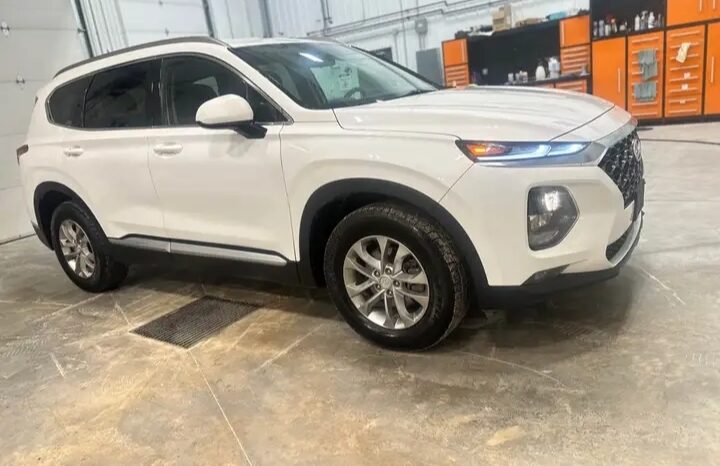 
								2019 Hyundai Santa fe AWD CLEAN TITLE full									