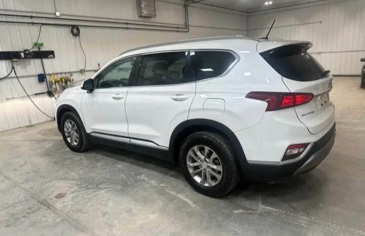 
								2019 Hyundai Santa fe AWD CLEAN TITLE full									