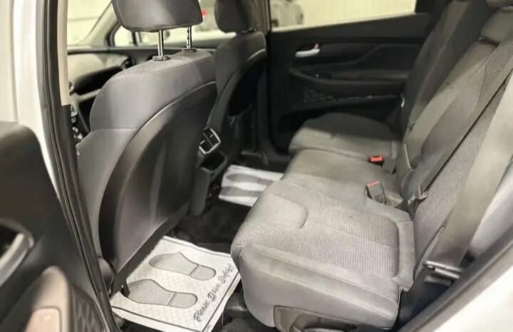 
								2019 Hyundai Santa fe AWD CLEAN TITLE full									