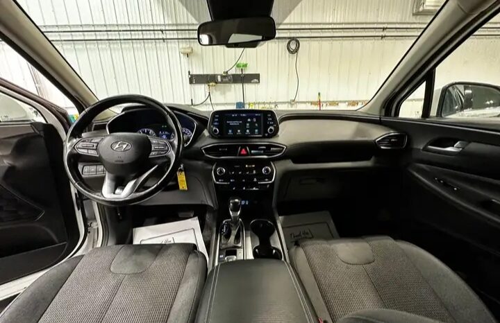 
								2019 Hyundai Santa fe AWD CLEAN TITLE full									