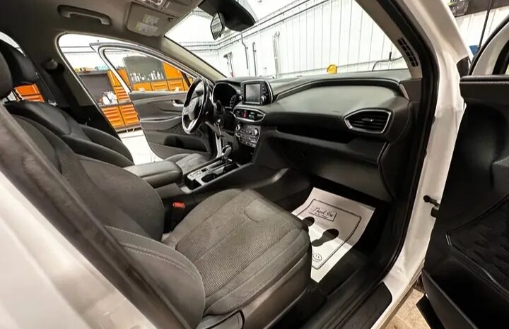 
								2019 Hyundai Santa fe AWD CLEAN TITLE full									