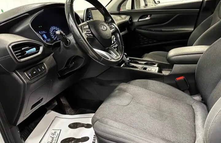 
								2019 Hyundai Santa fe AWD CLEAN TITLE full									