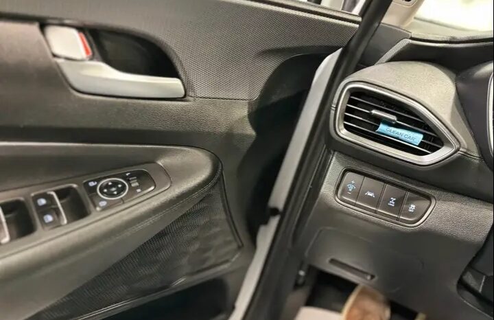 
								2019 Hyundai Santa fe AWD CLEAN TITLE full									