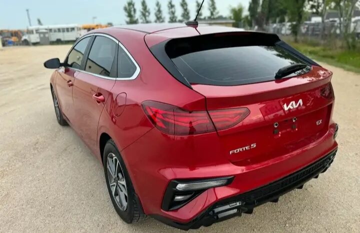 
								2022 KIA FORTE 5EX  VERY CLEAN CAR full									