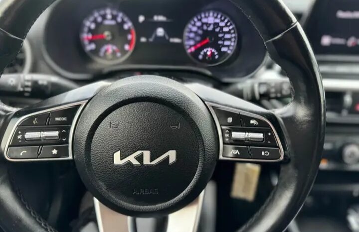 
								2022 KIA FORTE 5EX  VERY CLEAN CAR full									