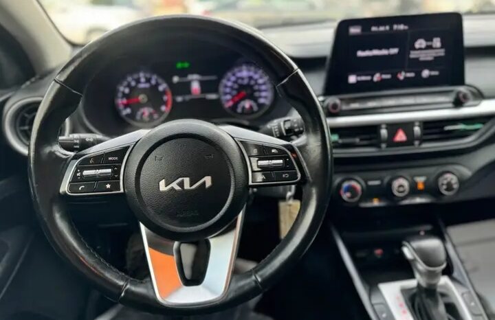 
								2022 KIA FORTE 5EX  VERY CLEAN CAR full									