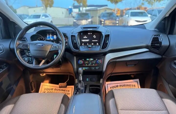 
								2017 FORD ESCAPE AWD  CLEAN TITLE full									