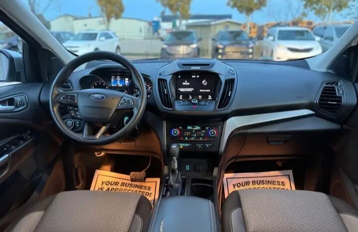 
								2017 FORD ESCAPE AWD  CLEAN TITLE full									