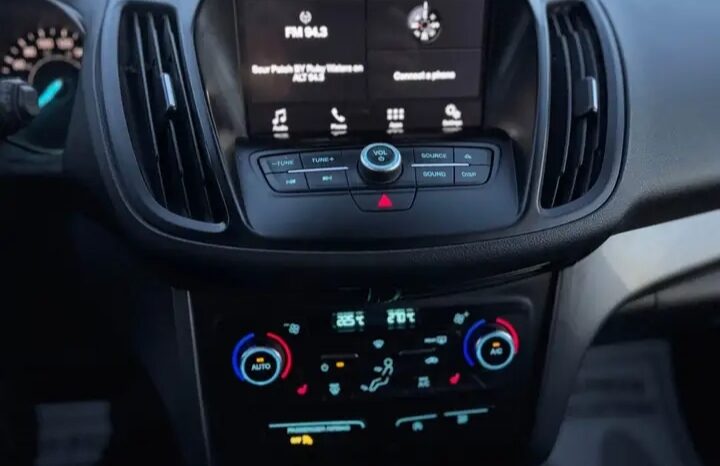 
								2017 FORD ESCAPE AWD  CLEAN TITLE full									