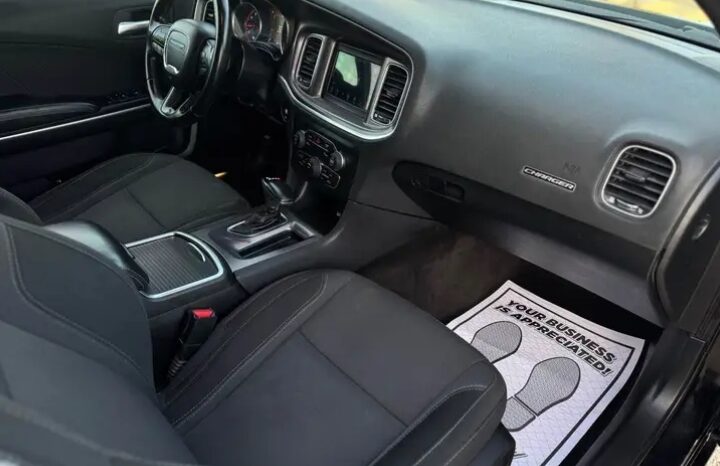 
								2019 DODGE CHARGER SXT CLEAN TITLE full									