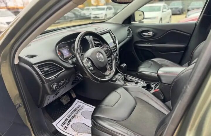 
								2019 JEEP CHEROKEE, TRAILHAWK 4X4 CLEAN TITLE FULLY LOADED full									