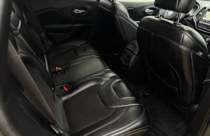 
								2019 JEEP CHEROKEE, TRAILHAWK 4X4 CLEAN TITLE FULLY LOADED full									