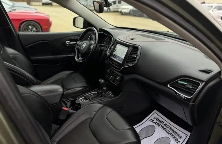 
								2019 JEEP CHEROKEE, TRAILHAWK 4X4 CLEAN TITLE FULLY LOADED full									