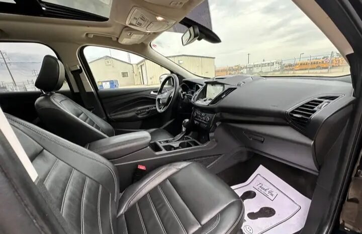 
								2018 FORD ESCAPE TITANIUM  FULLY LOADED CLEAN TITLE AWD full									