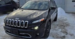 2016 JEEP CHEROKEE LIMITED  4WD fully loaded clean title