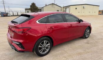 
										2022 KIA FORTE5, EX KMS 72000 REBUILT very clean full									